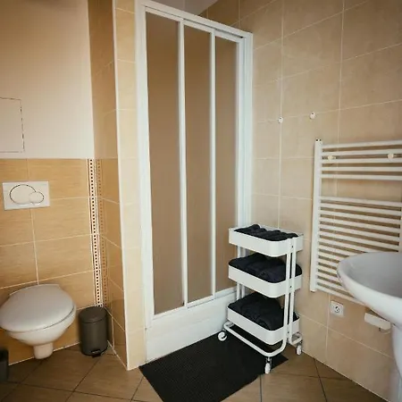 Daire Pod Kopcem - *